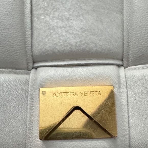 Bottega Veneta Cream Leather Shoulder Bag with Gold Chain - Picture 3 of 13